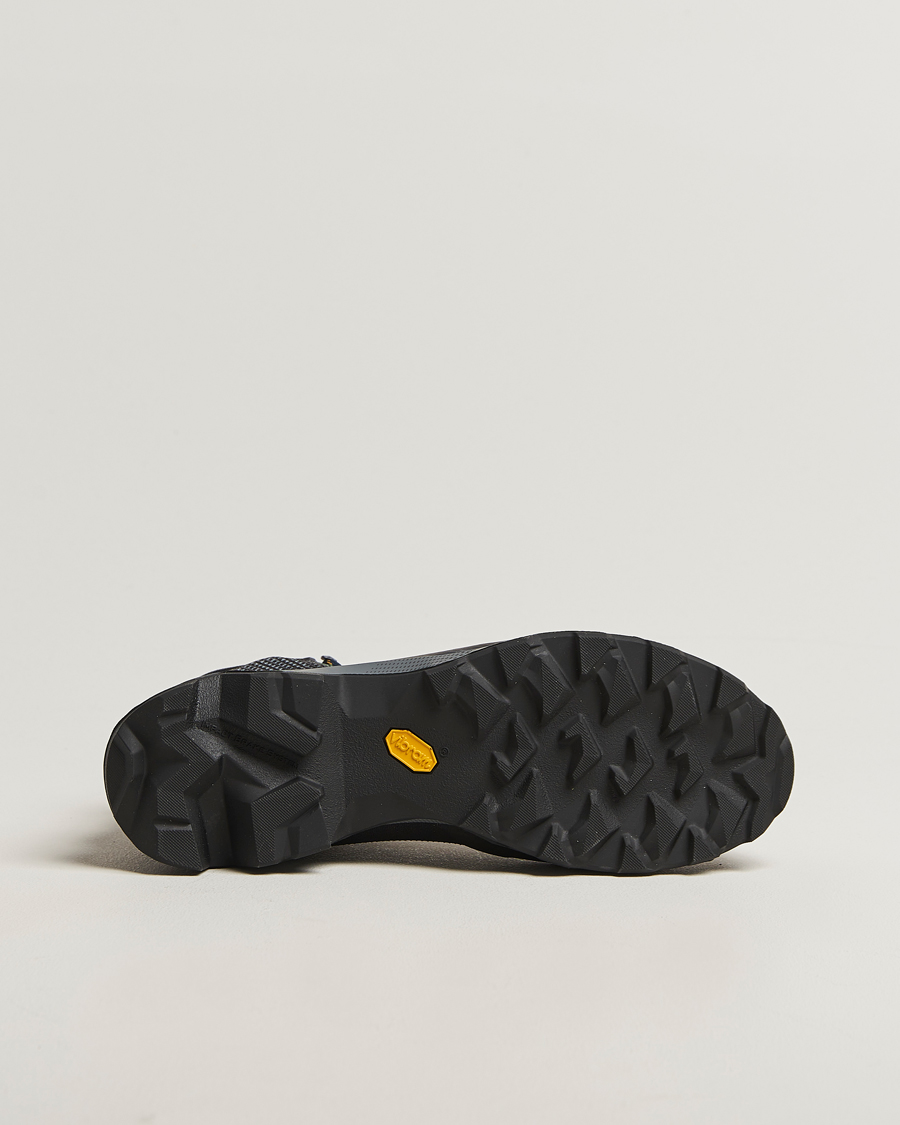 Men | Boots | La Sportiva | Aequilibrium GTX Hiking Boots Carbon/Jungle