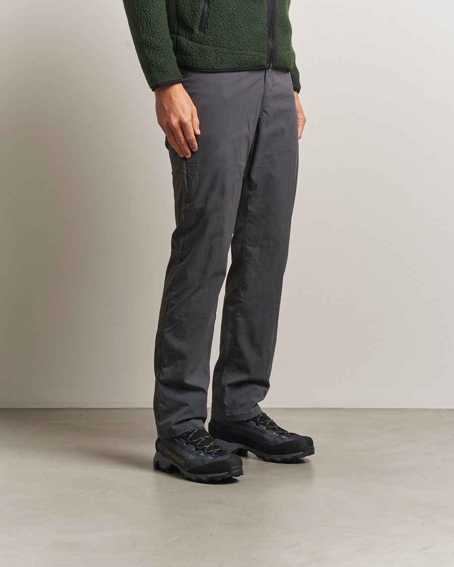 Men | Hiking shoes | La Sportiva | Aequilibrium GTX Hiking Boots Carbon/Jungle