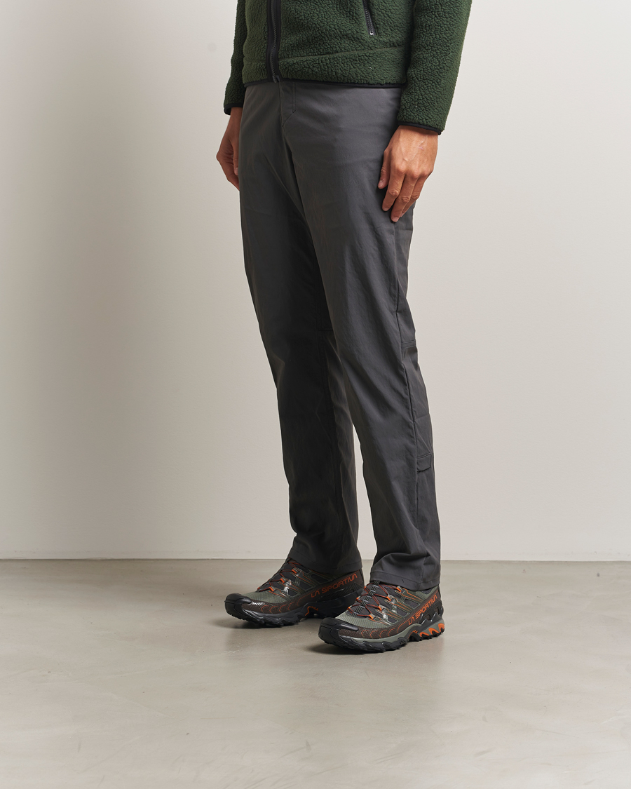 Men | Trail Sneakers | La Sportiva | Ultra Raptor II Carbon/Hawaiian Sun