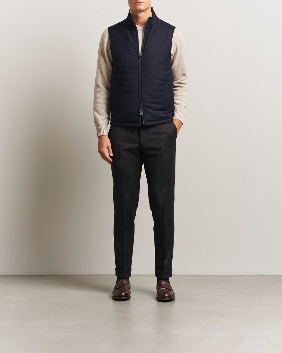 Men | Gilets | Oscar Jacobson | Nylon/Wool Reversible Vest Navy