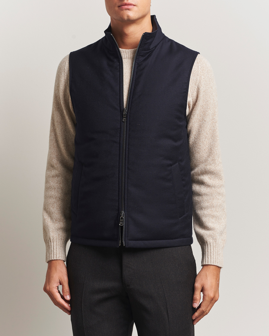 Men | Gilets | Oscar Jacobson | Nylon/Wool Reversible Vest Navy