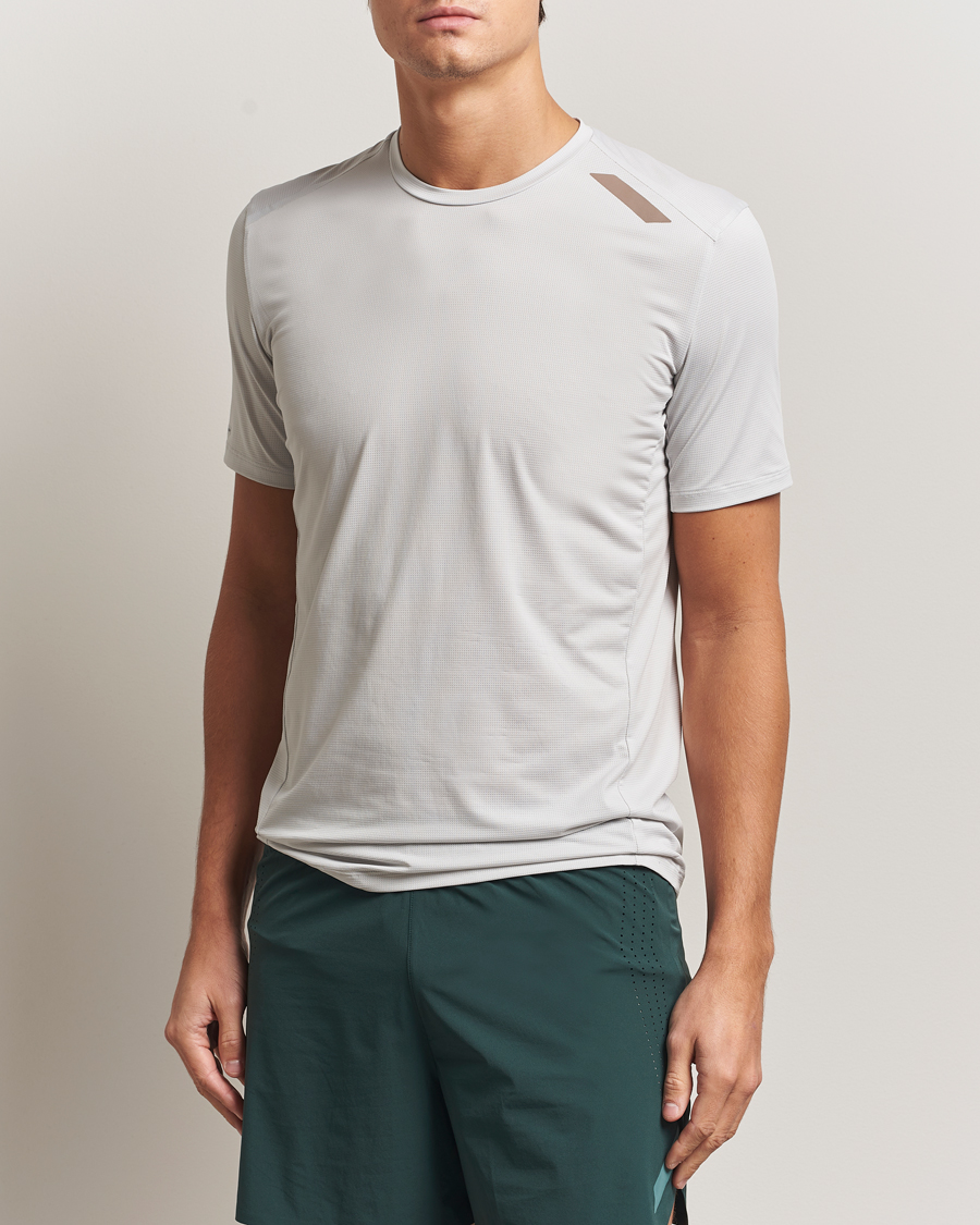 Men | T-Shirts | SOAR Running | Tech Tee Grey