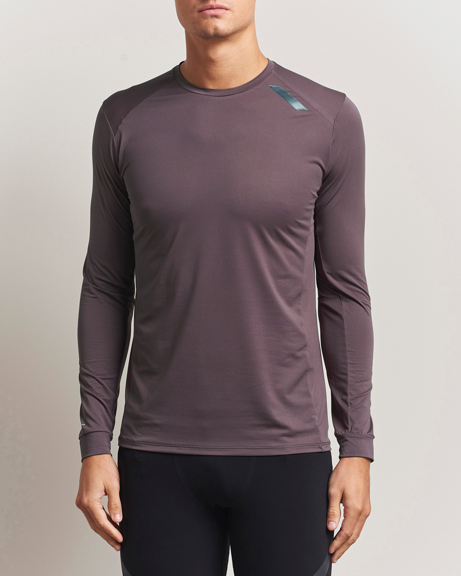 Men | T-Shirts | SOAR Running | Long Sleeve Tech Tee Dark Grey