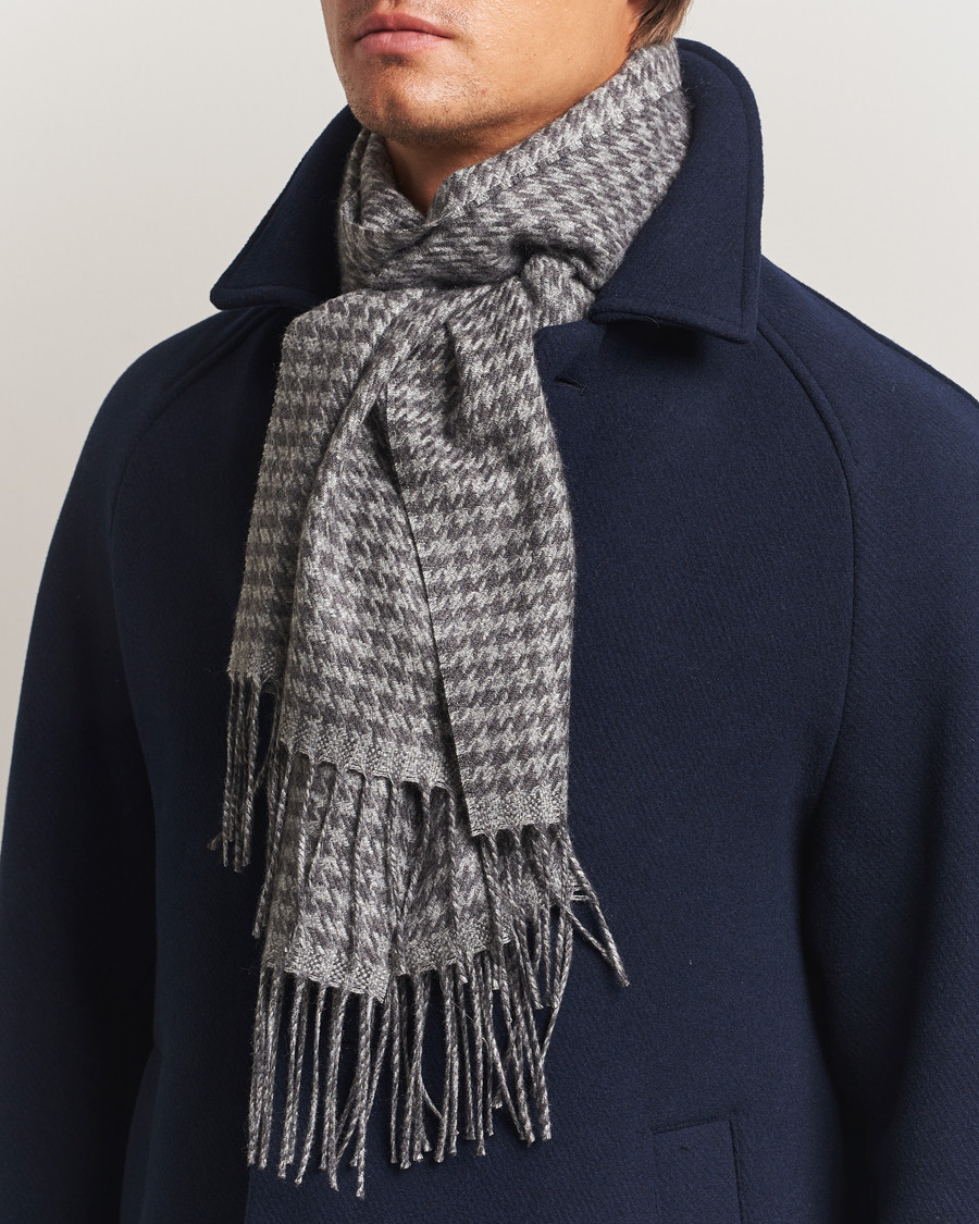 Men | Scarves | Piacenza Cashmere | Cashmere/Silk Houndstooth Scarf Light Grey