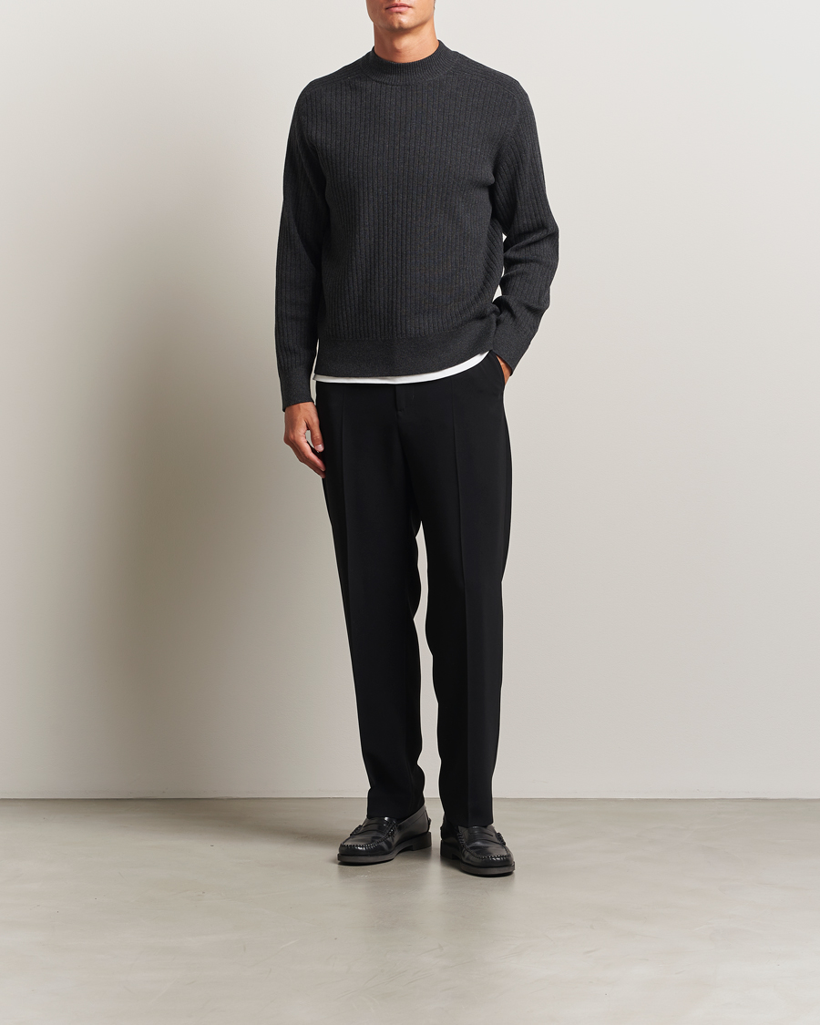Men | Sweaters & Knitwear | Filippa K | Cotton Merino Knitted Mock Neck Sweater Anthracite Melange