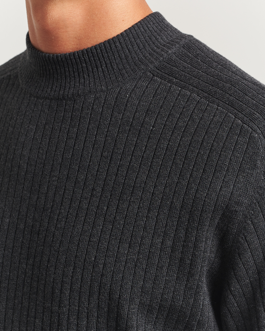 Men | Sweaters & Knitwear | Filippa K | Cotton Merino Knitted Mock Neck Sweater Anthracite Melange