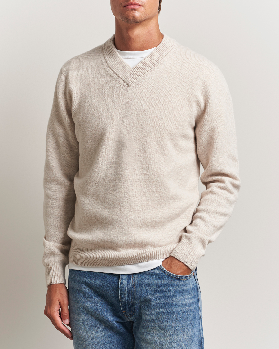 Men | Sweaters & Knitwear | Sunspel | Knitted Lambswool V-Neck Oatmeal Melange