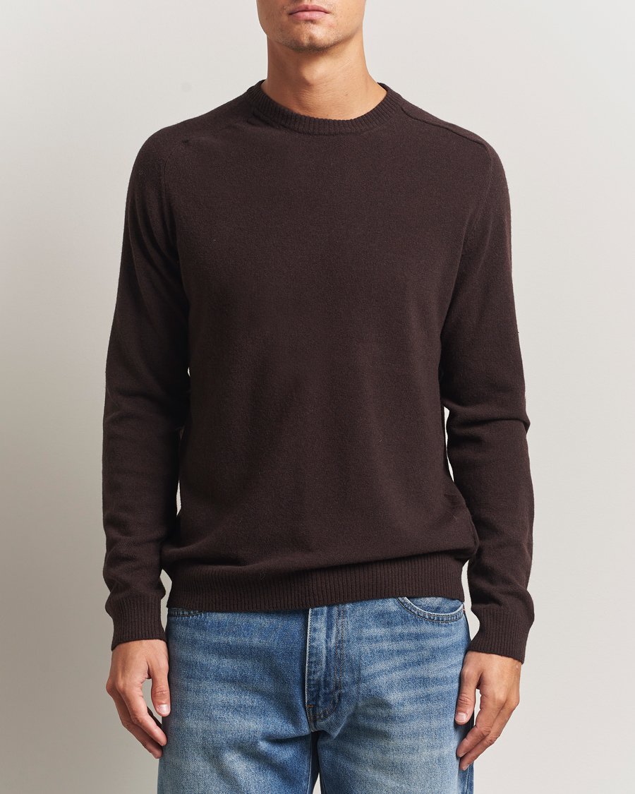 Men | Sweaters & Knitwear | KnowledgeCotton Apparel | Lambswool Roundneck Chocolate