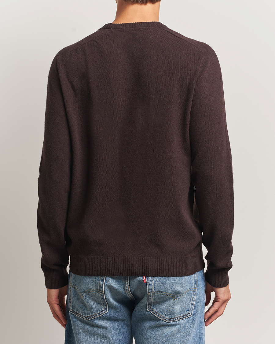 Men | Sweaters & Knitwear | KnowledgeCotton Apparel | Lambswool Roundneck Chocolate
