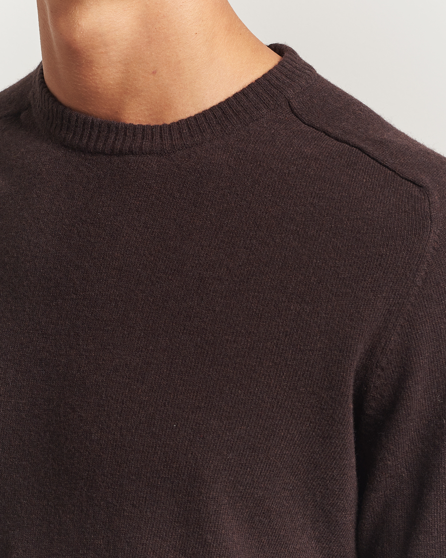 Men | Sweaters & Knitwear | KnowledgeCotton Apparel | Lambswool Roundneck Chocolate