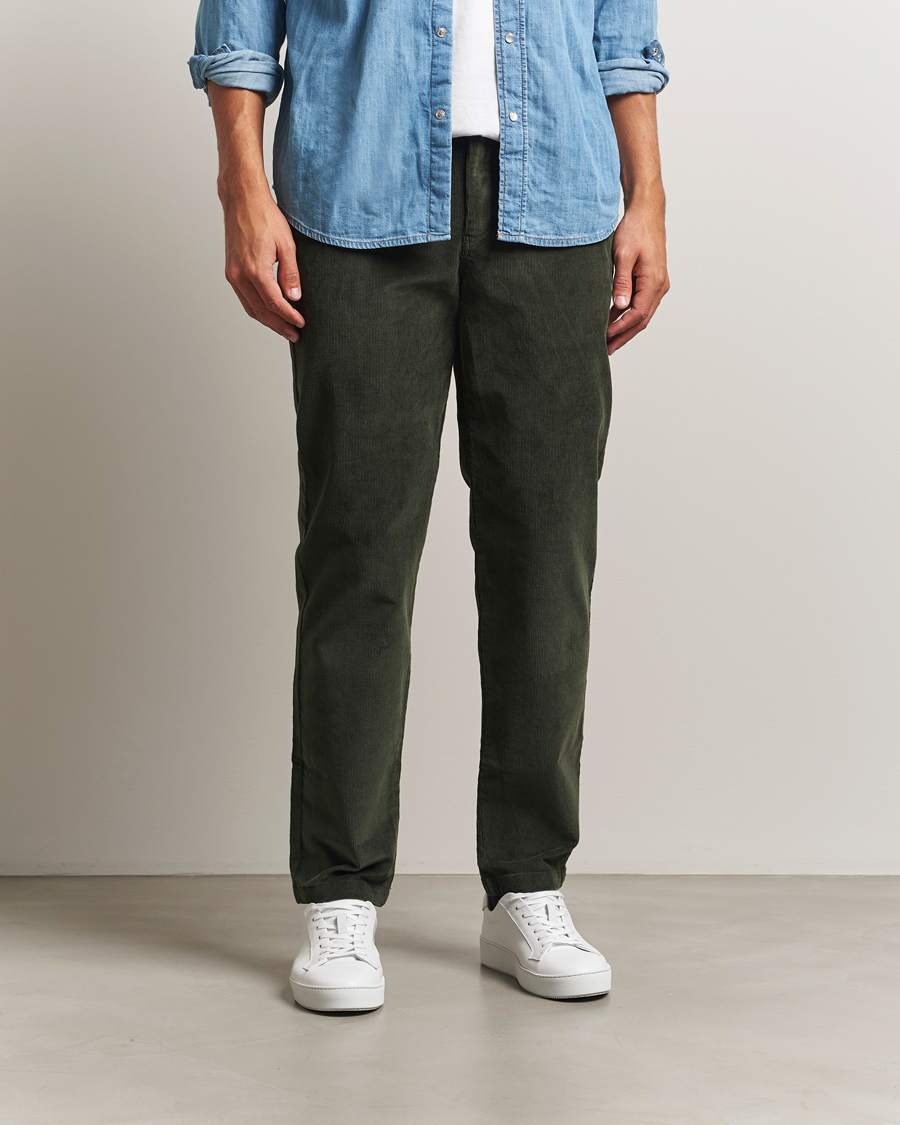 Men | Trousers | KnowledgeCotton Apparel | Chuck Regular Cord Trousers Olive