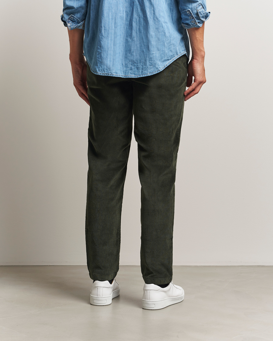 Men | Trousers | KnowledgeCotton Apparel | Chuck Regular Cord Trousers Olive