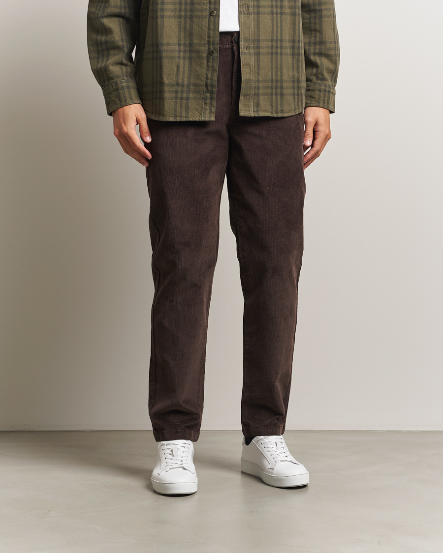 Men | Trousers | KnowledgeCotton Apparel | Chuck Regular Cord Trousers Chocolate