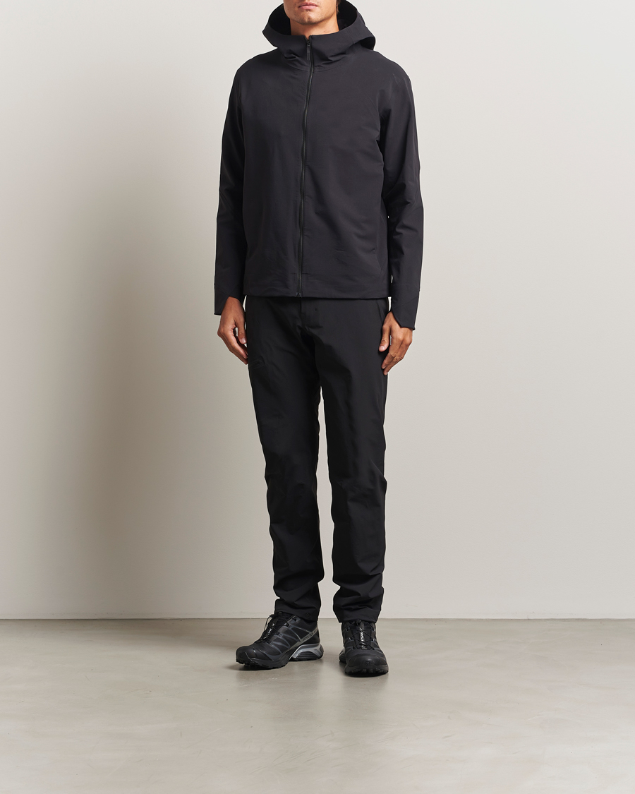 Men | Coats & Jackets | Arc'teryx Veilance | Isogon GORE-TEX Hooded Shell Jacket Black