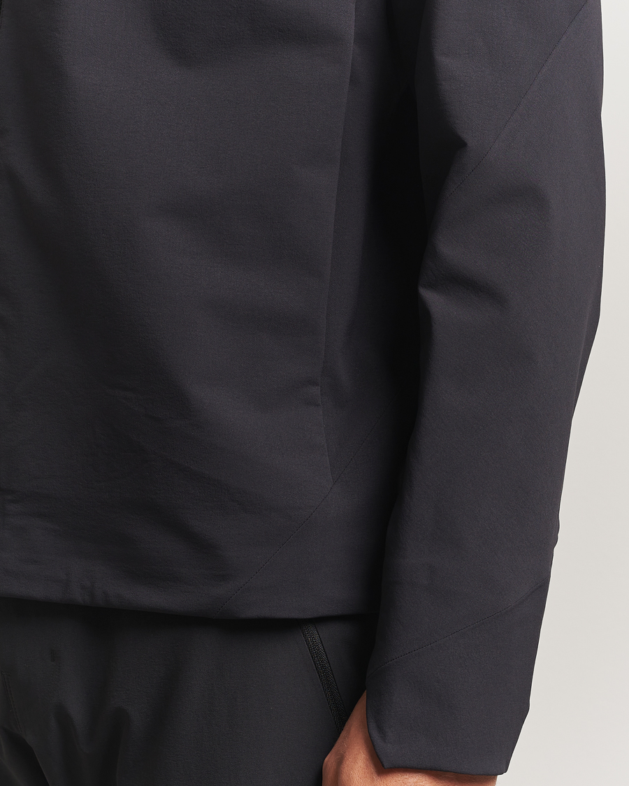 Men | Coats & Jackets | Arc'teryx Veilance | Isogon GORE-TEX Hooded Shell Jacket Black