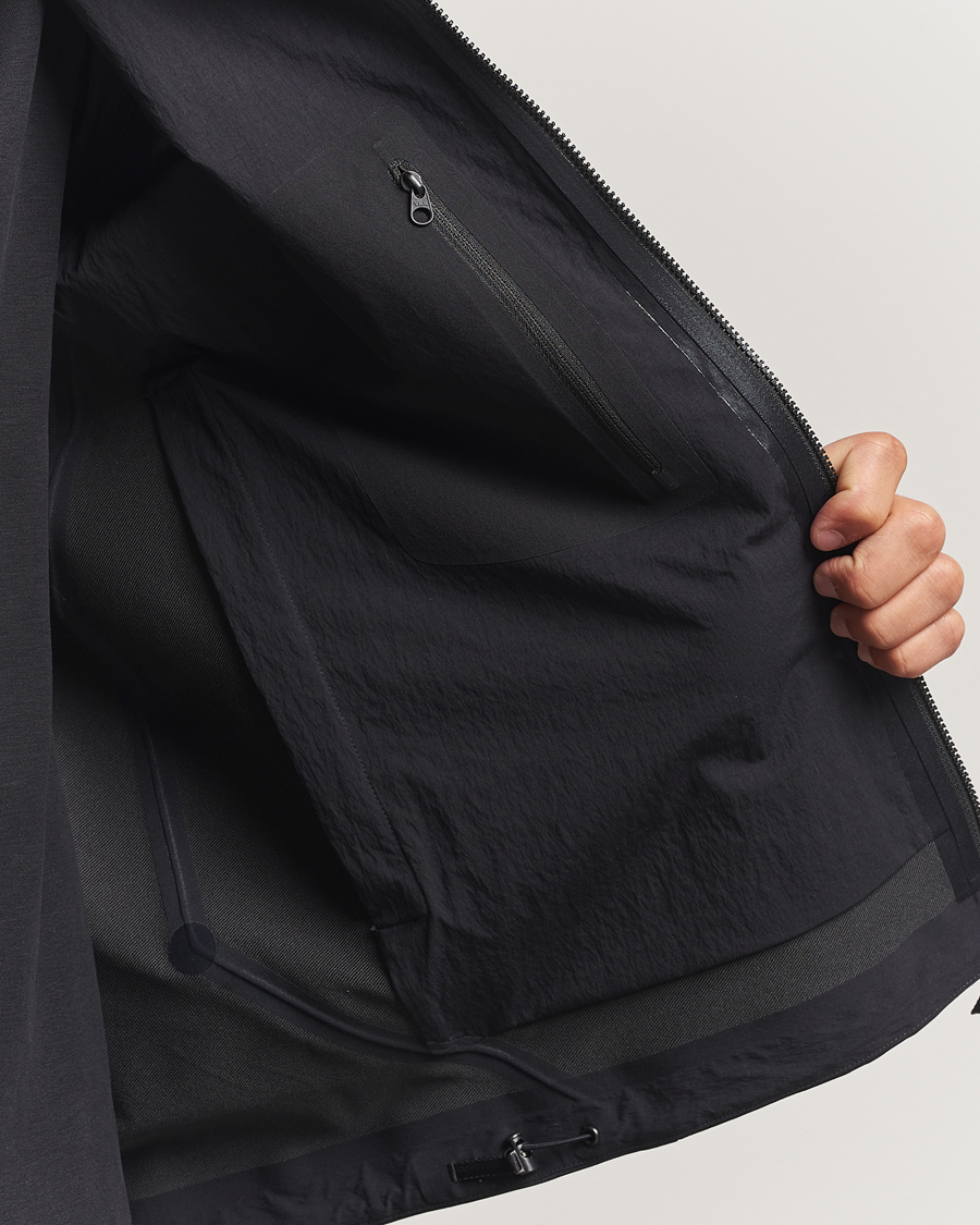 Men | Coats & Jackets | Arc'teryx Veilance | Isogon GORE-TEX Hooded Shell Jacket Black