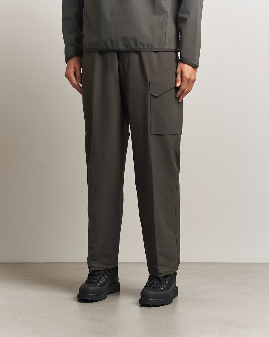 Men | Trousers | Stone Island | Stellina Nylon Stretch Cargo Joggers Lead Grey