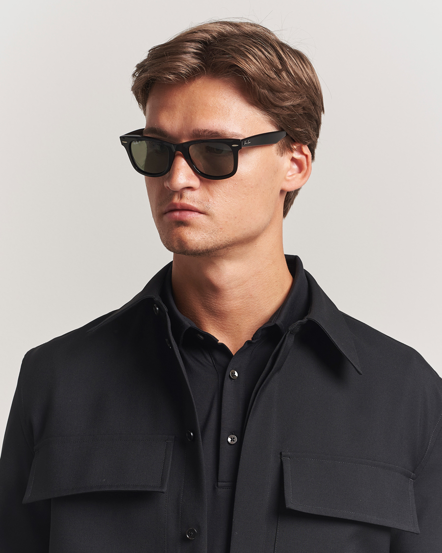 Men | Sunglasses | Ray-Ban | Original Wayfarer Polarized Sunglasses Black/Green