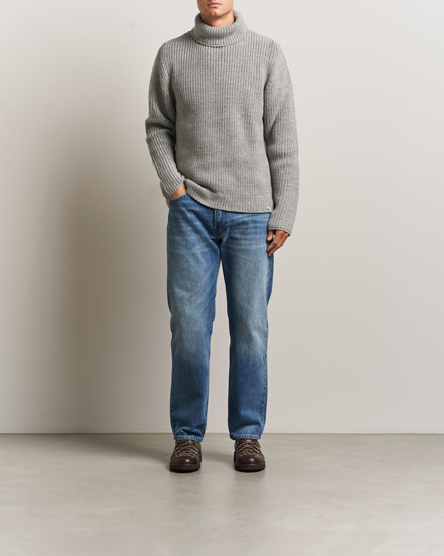 Men | Sweaters & Knitwear | Peregrine | Wilkinson Knitted Merino Rollneck Light Grey