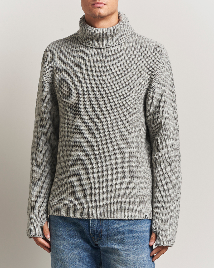 Men | Sweaters & Knitwear | Peregrine | Wilkinson Knitted Merino Rollneck Light Grey