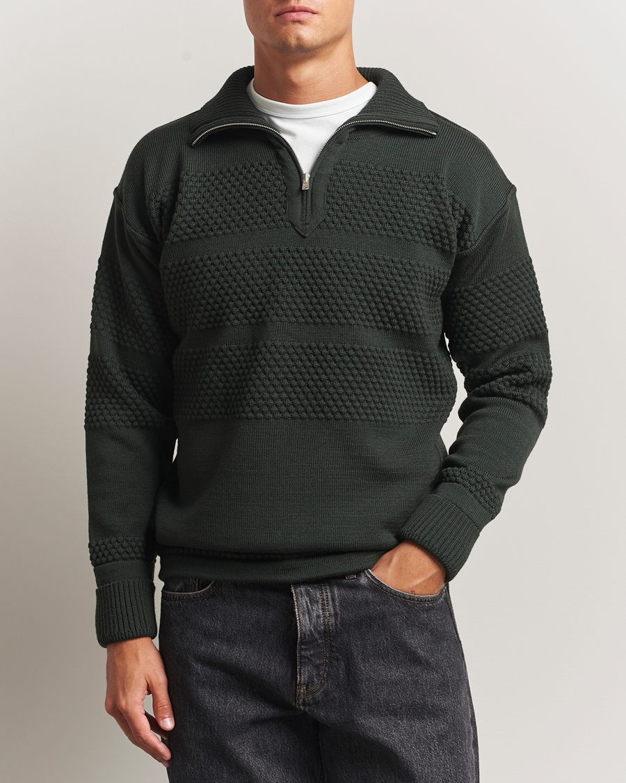 Men | Sweaters & Knitwear | S.N.S. Herning | Fisherman Wool Short Zip Dark Forest Green