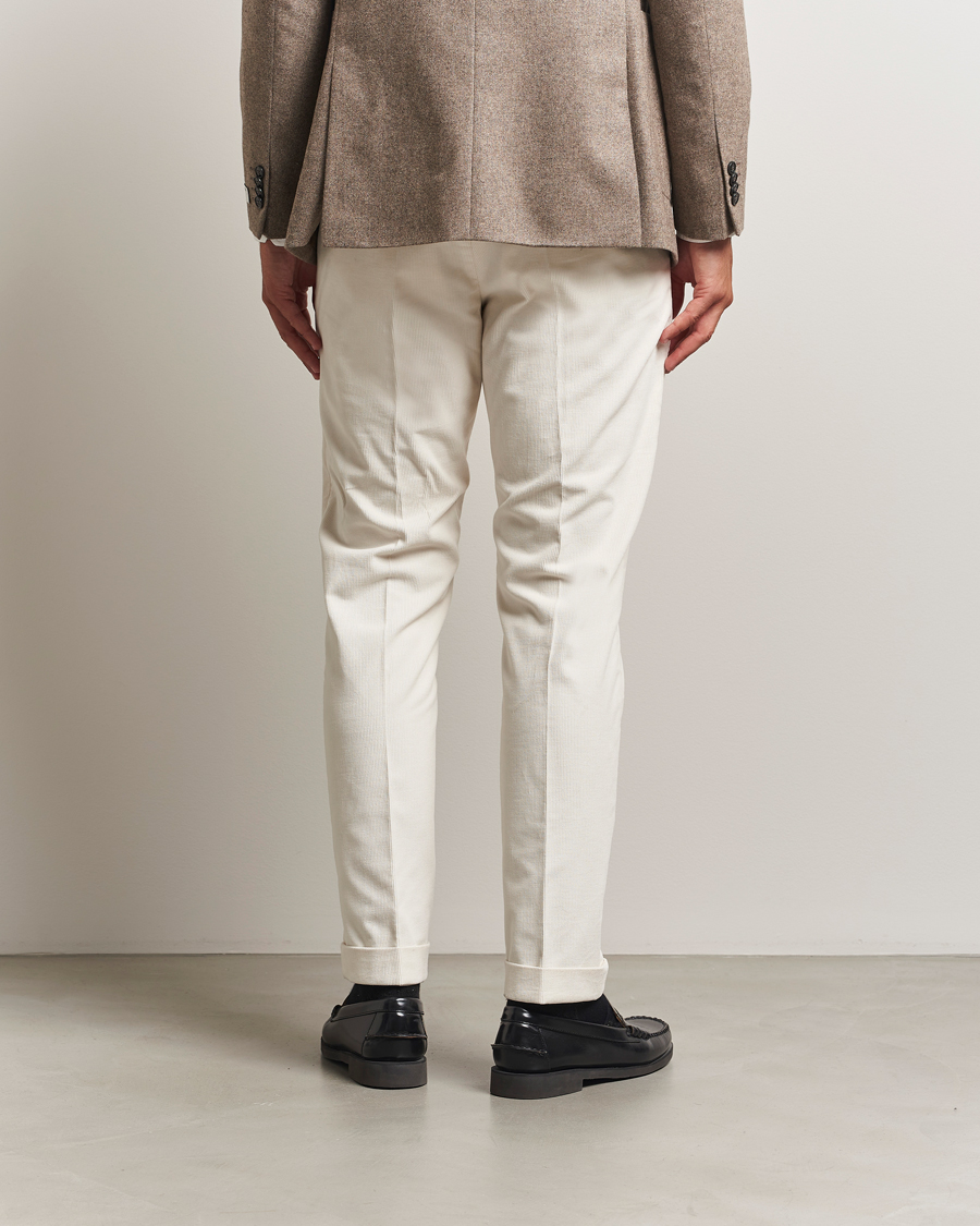 Men | Trousers | Tiger of Sweden | Tenuta Pleated Corduroy Trousers Light Ivory
