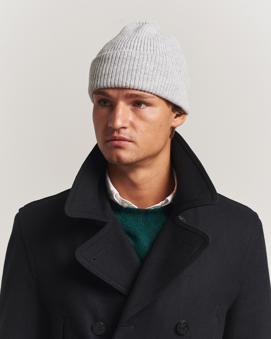 Men | Beanies | Robert Mackie | Clyde Lambswool Beanie Pearl Grey