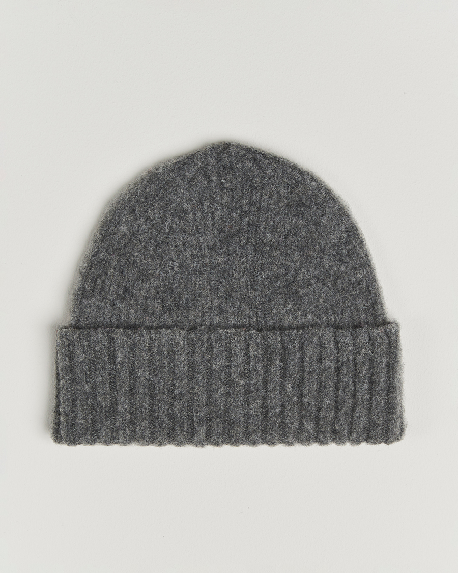 Men | Beanies | Robert Mackie | Rona Ribbed Shaggy Lambswool Beanie Dark Grey