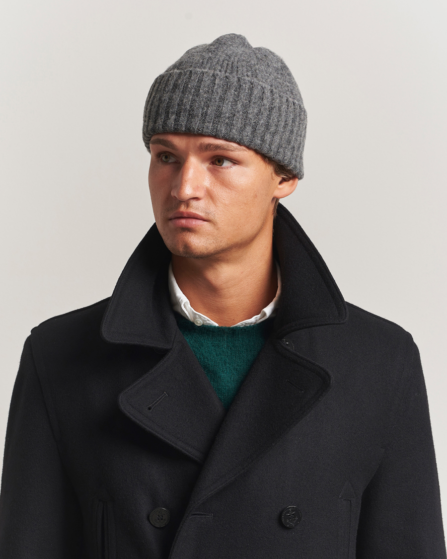 Men | Beanies | Robert Mackie | Rona Ribbed Shaggy Lambswool Beanie Dark Grey