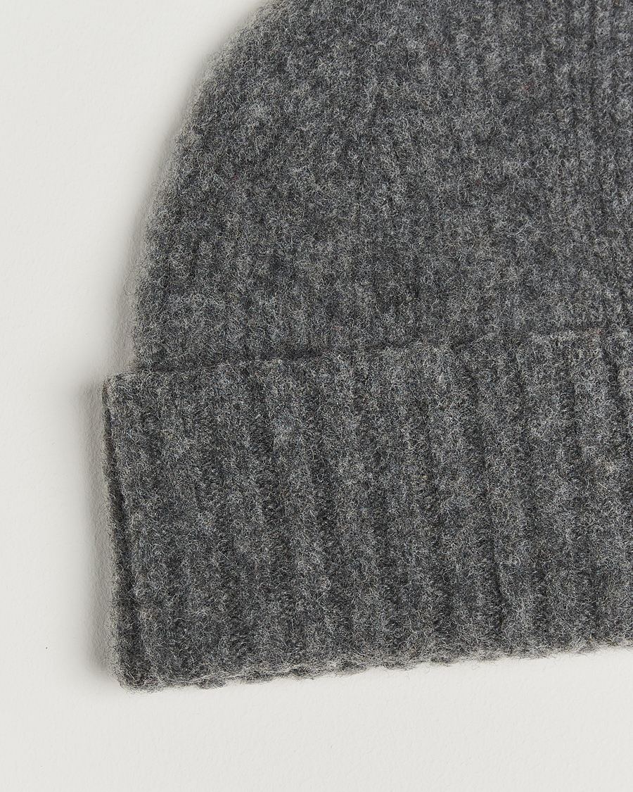 Men | Beanies | Robert Mackie | Rona Ribbed Shaggy Lambswool Beanie Dark Grey