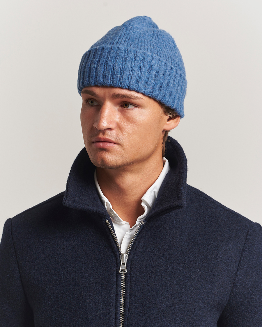 Men | Beanies | Robert Mackie | Rona Ribbed Shaggy Lambswool Beanie Light Blue