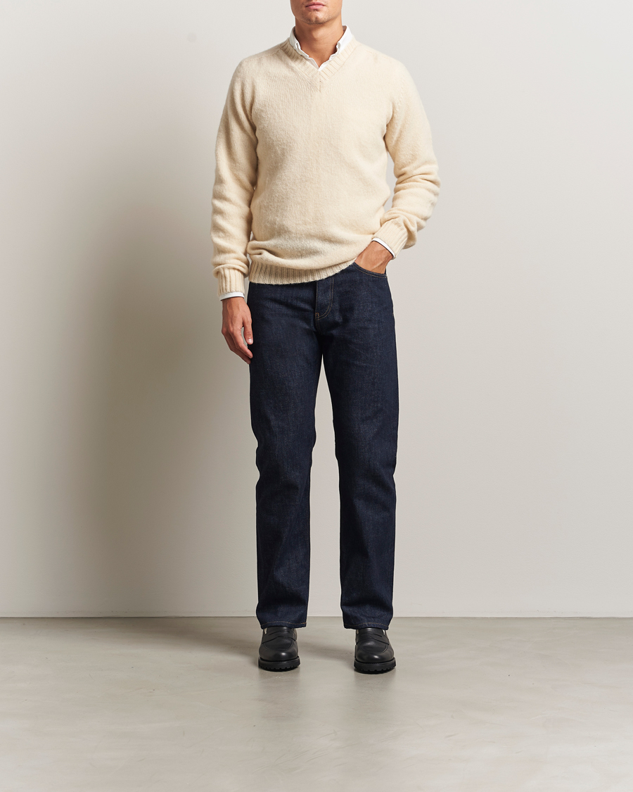 Men | Sweaters & Knitwear | Harley Of Scotland for Care of Carl | Harley Of Scotland Brushed Supersoft Lambswool V-Neck Vanilla