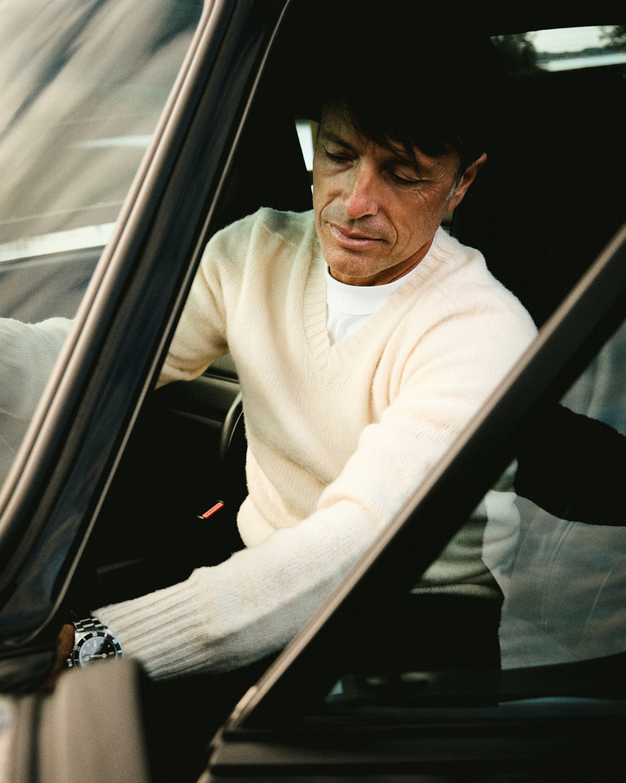 Men | Sweaters & Knitwear | Harley Of Scotland for Care of Carl | Brushed Supersoft Lambswool V-Neck Vanilla