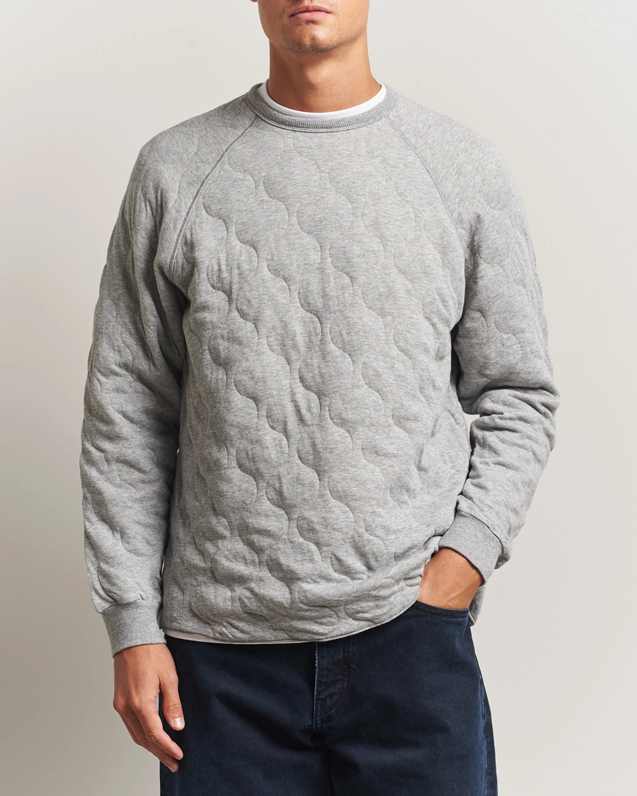 Men | Sweaters & Knitwear | BEAMS PLUS | MIL Quilt Crew Neck Grey