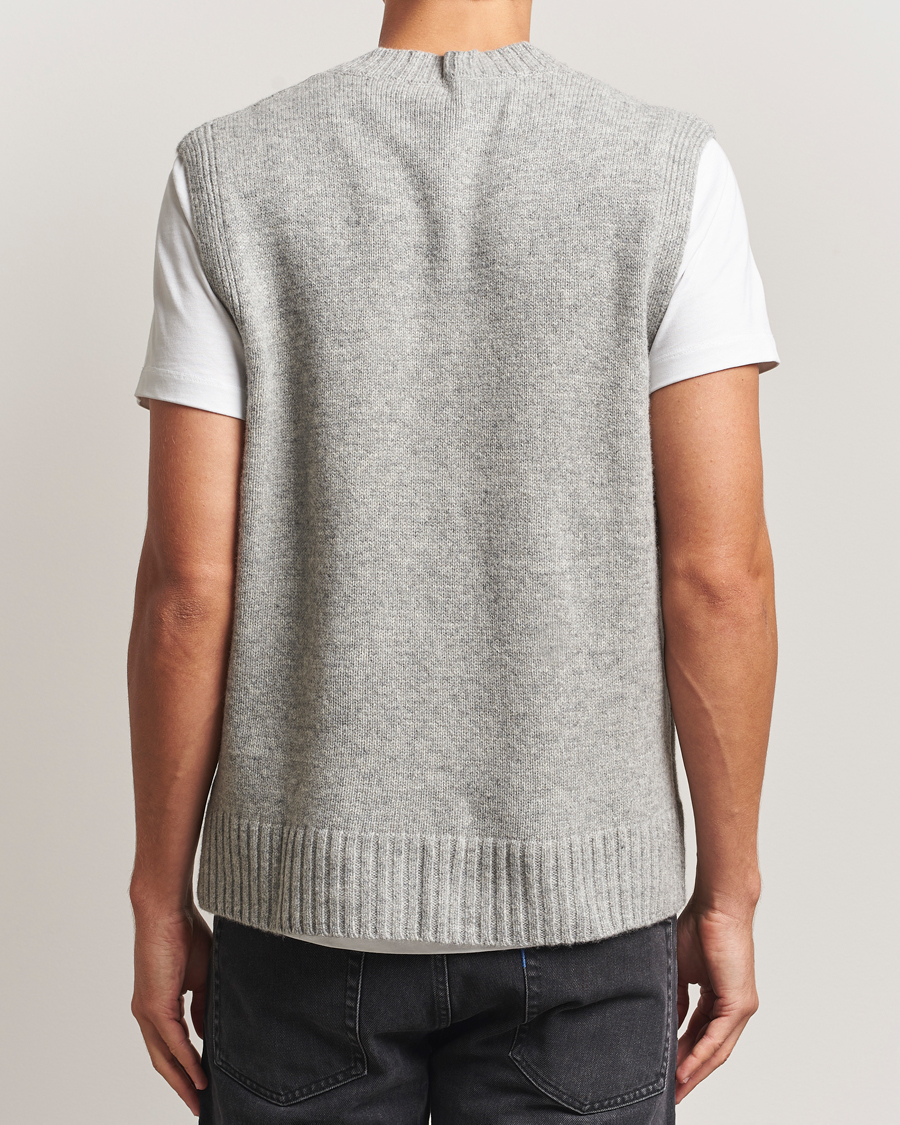 Men | Sweaters & Knitwear | A Day's March | Wigtown Lambswool V-Neck Vest Grey Melange