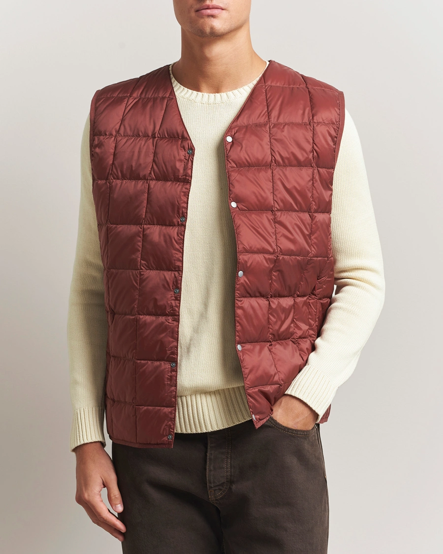 Men | Gilets | TAION | V-Neck Lightweight Down Vest Dark Red