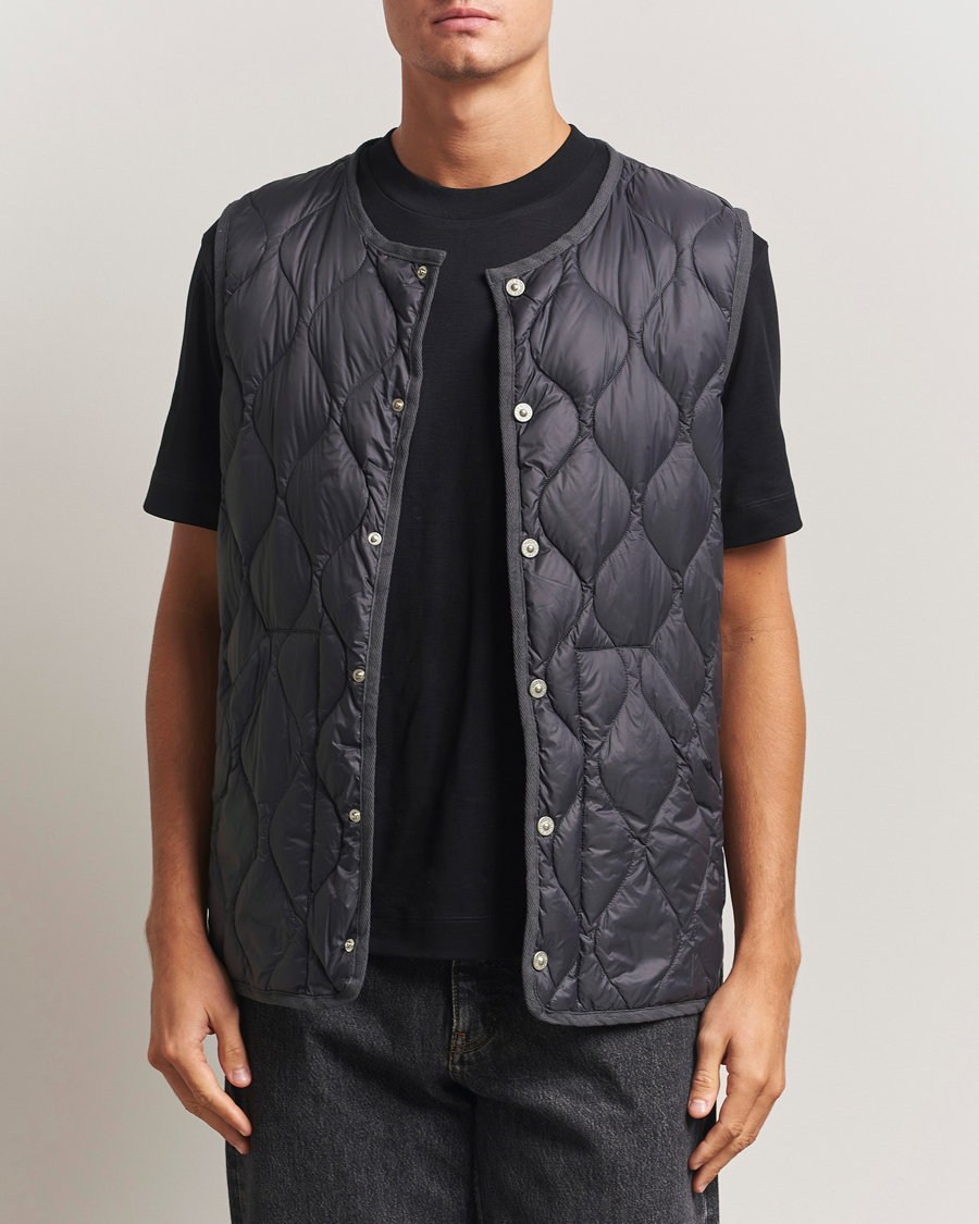 Men | Gilets | TAION | Military Crew Neck Down Vest Dark Grey