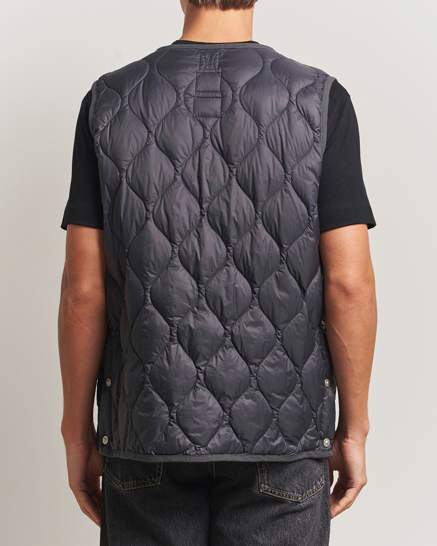 Men | Gilets | TAION | Military Crew Neck Down Vest Dark Grey