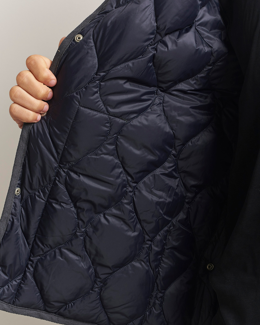 Men | Gilets | TAION | Military Crew Neck Down Vest Dark Grey