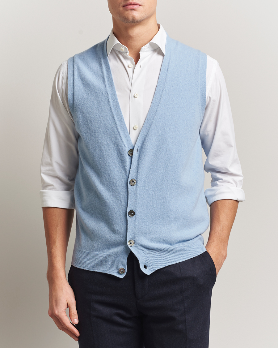 Men | Sweaters & Knitwear | Oscar Jacobson | Guiseppe Buttoned Vest Light Blue
