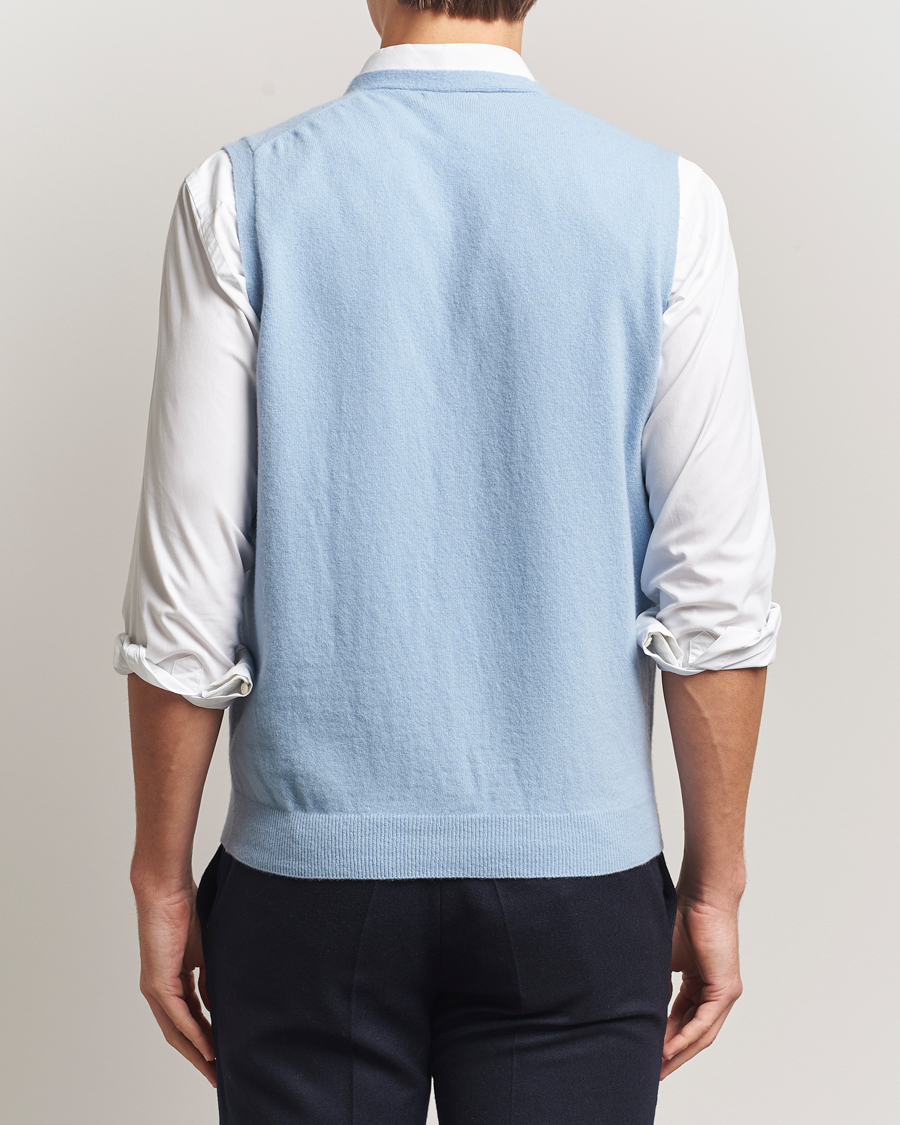 Men | Sweaters & Knitwear | Oscar Jacobson | Guiseppe Buttoned Vest Light Blue