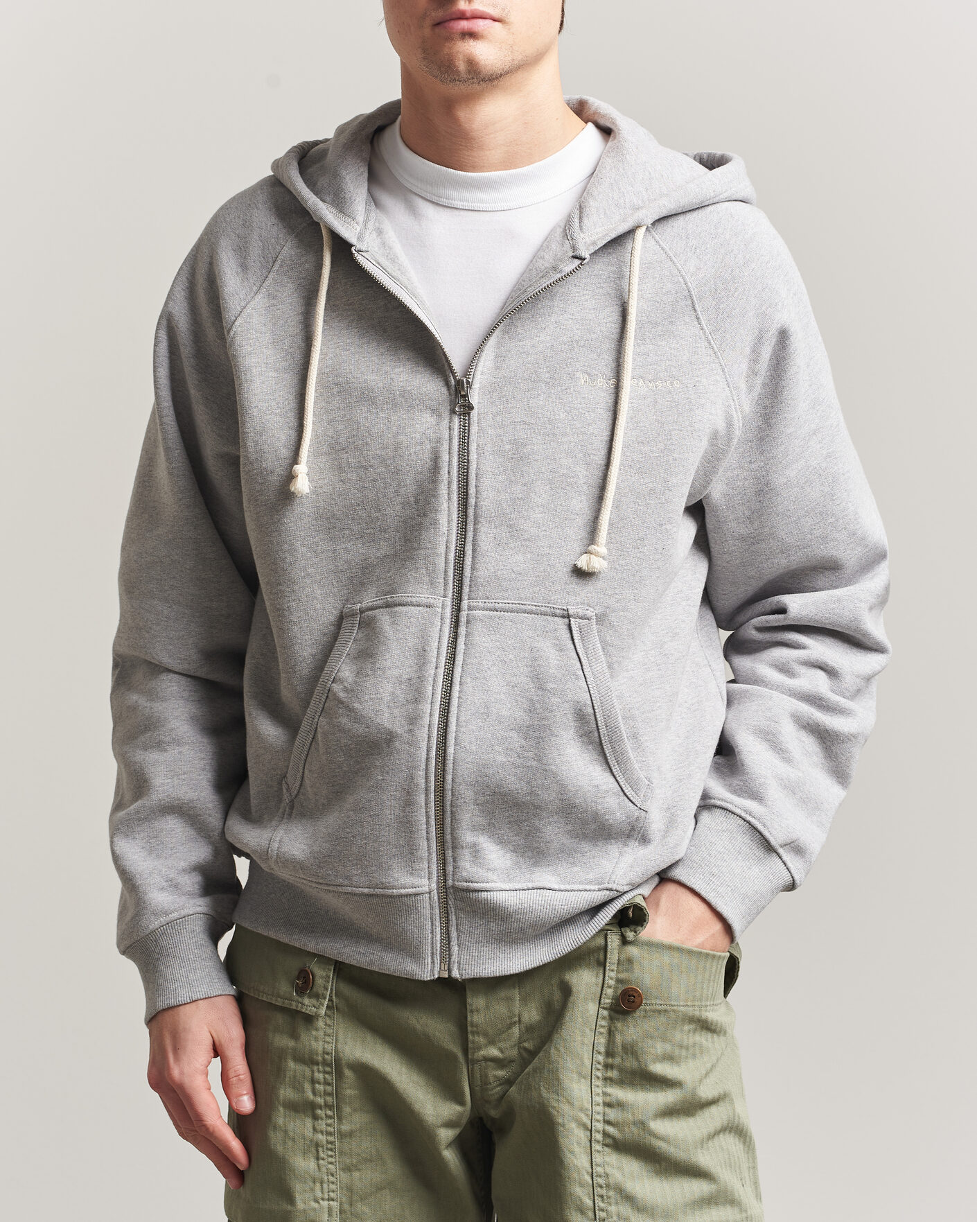 Men | Sweaters & Knitwear | Nudie Jeans | Gunde Logo Full Zip Hoodie Grey Melange