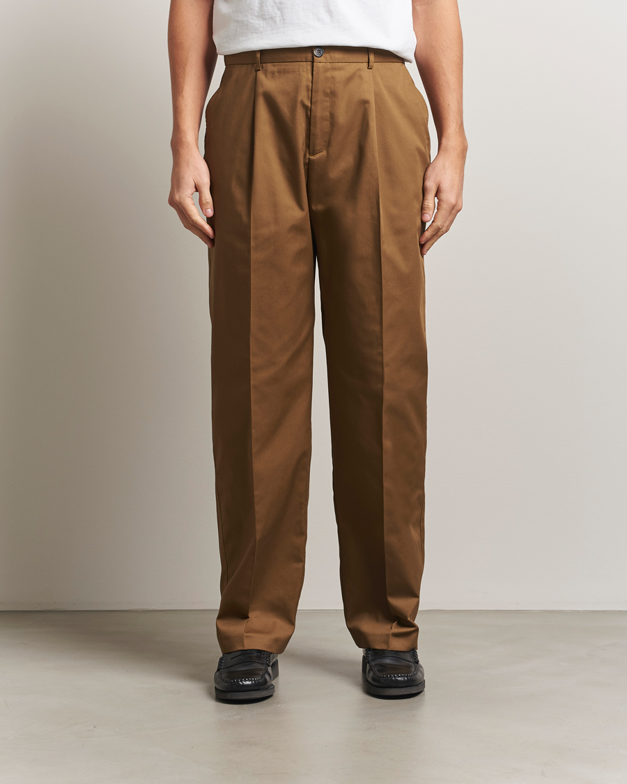 Men | Trousers | LES DEUX | Reece Pleated Heavy Twill Pant Dark Sand