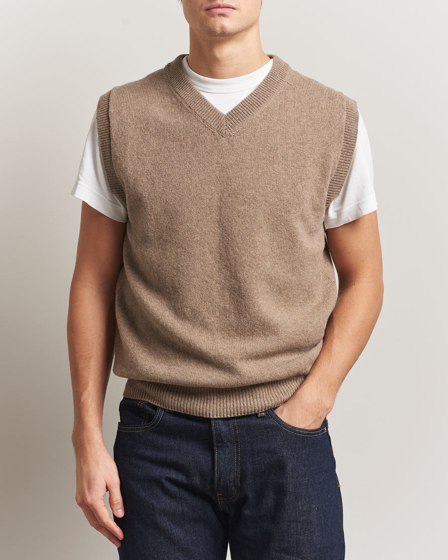 Men | Sweaters & Knitwear | Sunspel | Lambswool Knitted Vest Sandstone