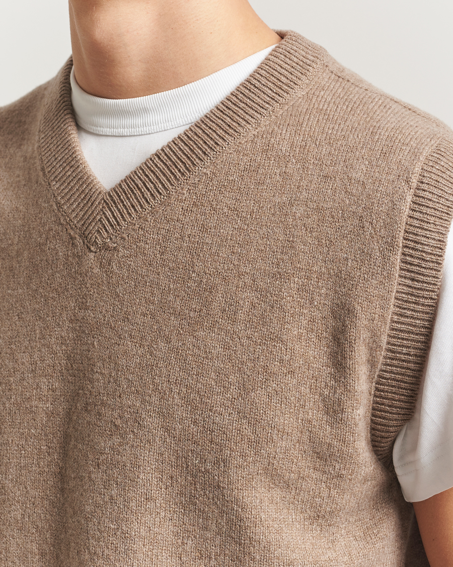 Men | Sweaters & Knitwear | Sunspel | Lambswool Knitted Vest Sandstone