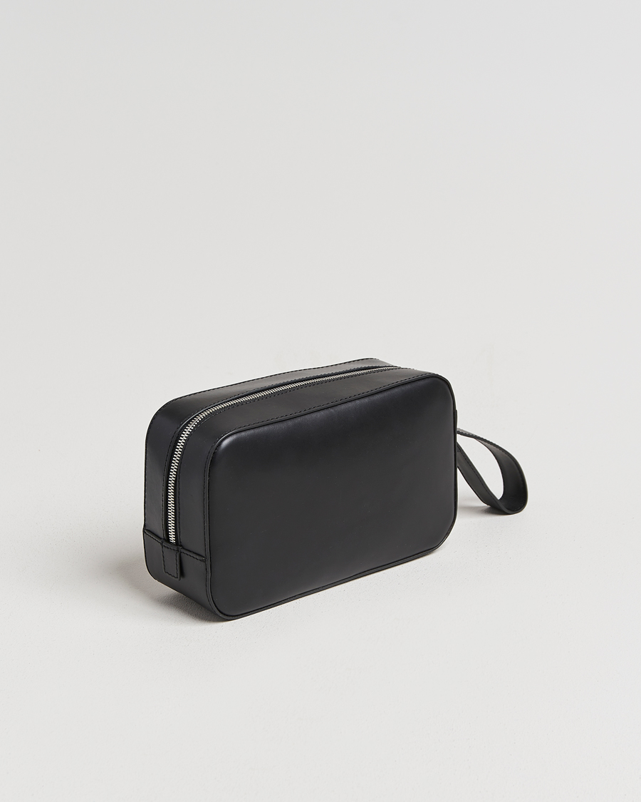 Men | Bags | Tiger of Sweden | Balnea Smooth Leather Washbag Black