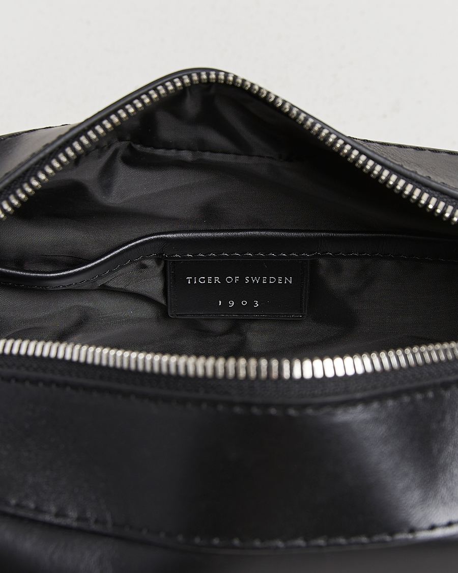 Men | Bags | Tiger of Sweden | Balnea Smooth Leather Washbag Black