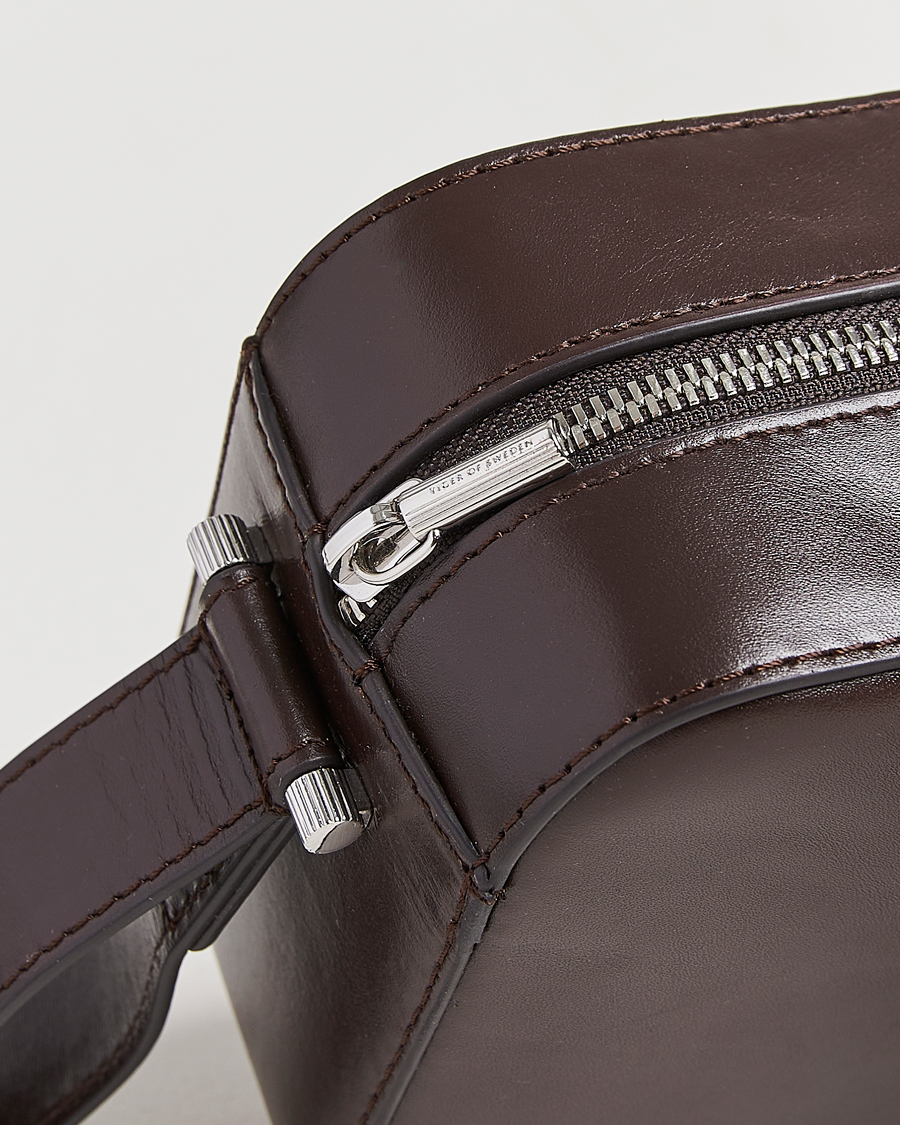 Men | Bags | Tiger of Sweden | Balnea Smooth Leather Washbag Dark Brown