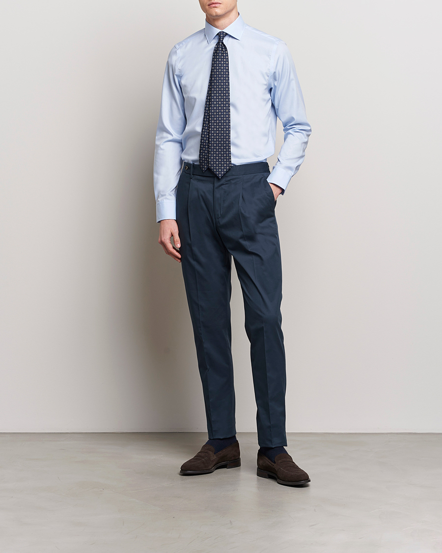 Men | Shirts | Oscar Jacobson | Slim Fit Cut Away Non Iron Twill Light Blue
