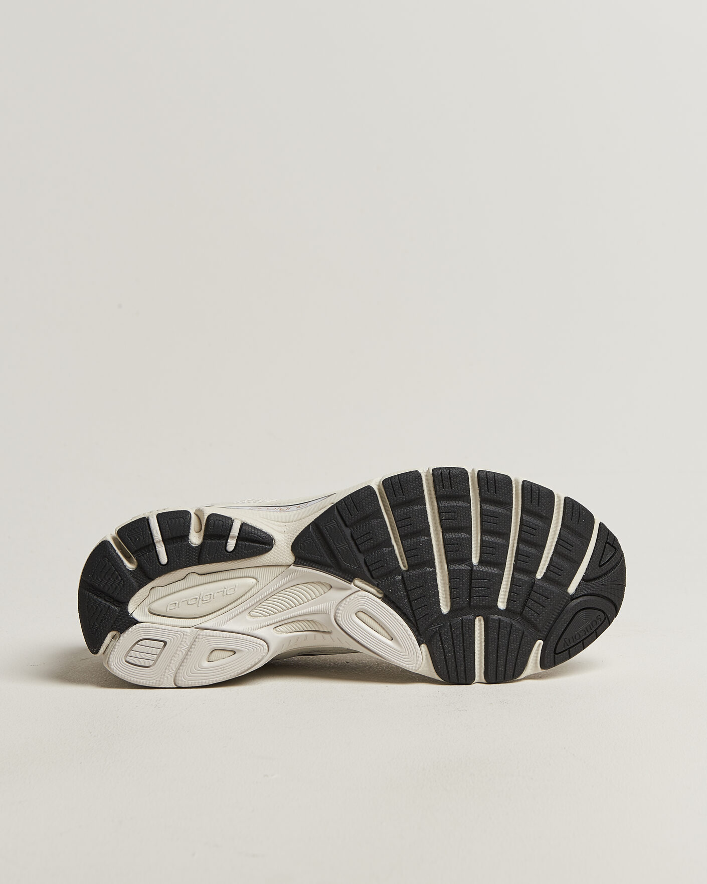 Men | Sneakers | Saucony | Guide 7 Running Sneaker Onyx/Gold